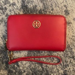 Tory Burch - red wristlet (5x3)
